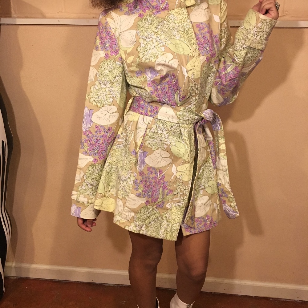 Adorable lightweight Spring jacket. - Picture 2 of 6